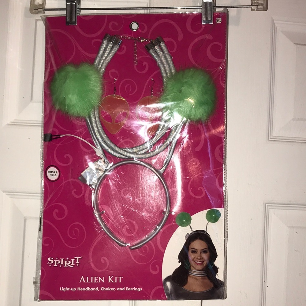 NIP Spirit Alien Accessories Kit